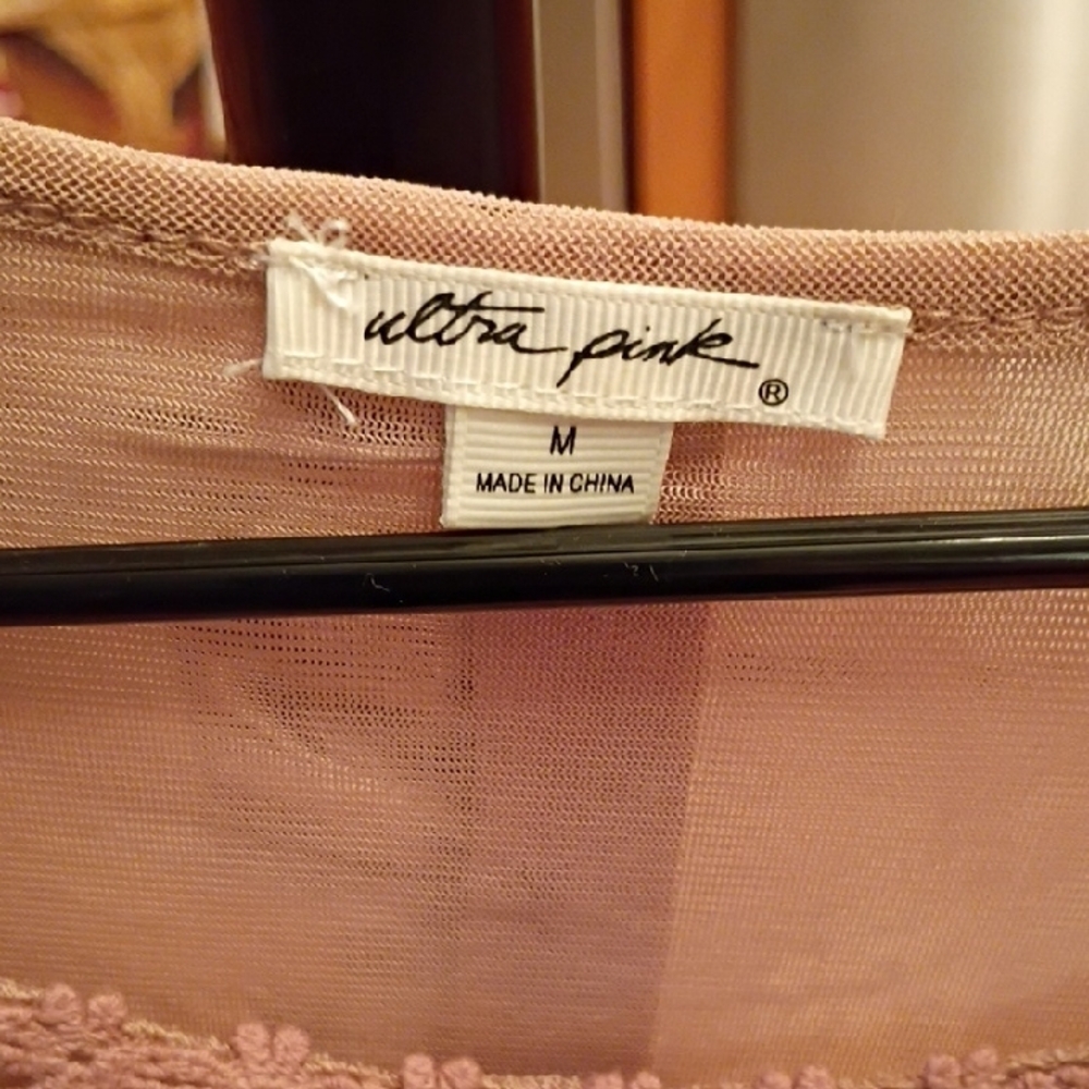 Ultra Pink Lace Yoke Long Sleeve Boho Blouse in Dusty Rose - Picture 2 of 9